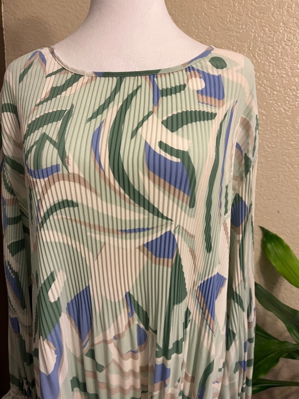 Nine West Pleated Abstract Print Blouse - Cream, Green & Blue size 2X - Picture 2 of 7